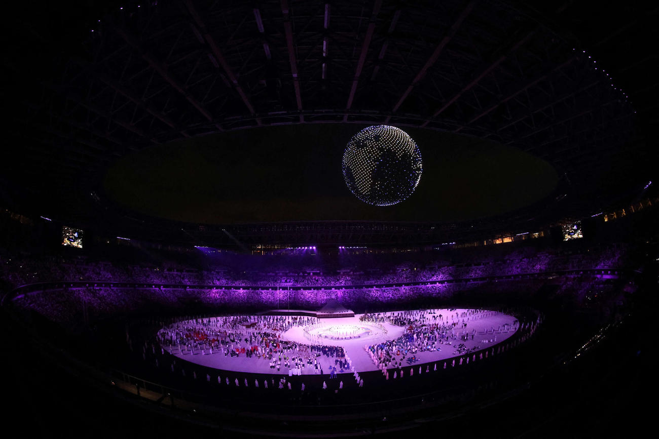東京五輪開会式で地球を表現するドローンの集合体（2021年7月23日）