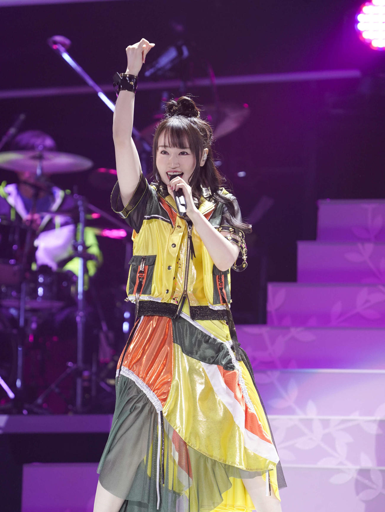 約2年4カ月ぶりの有観客ライブで歌う水樹奈々