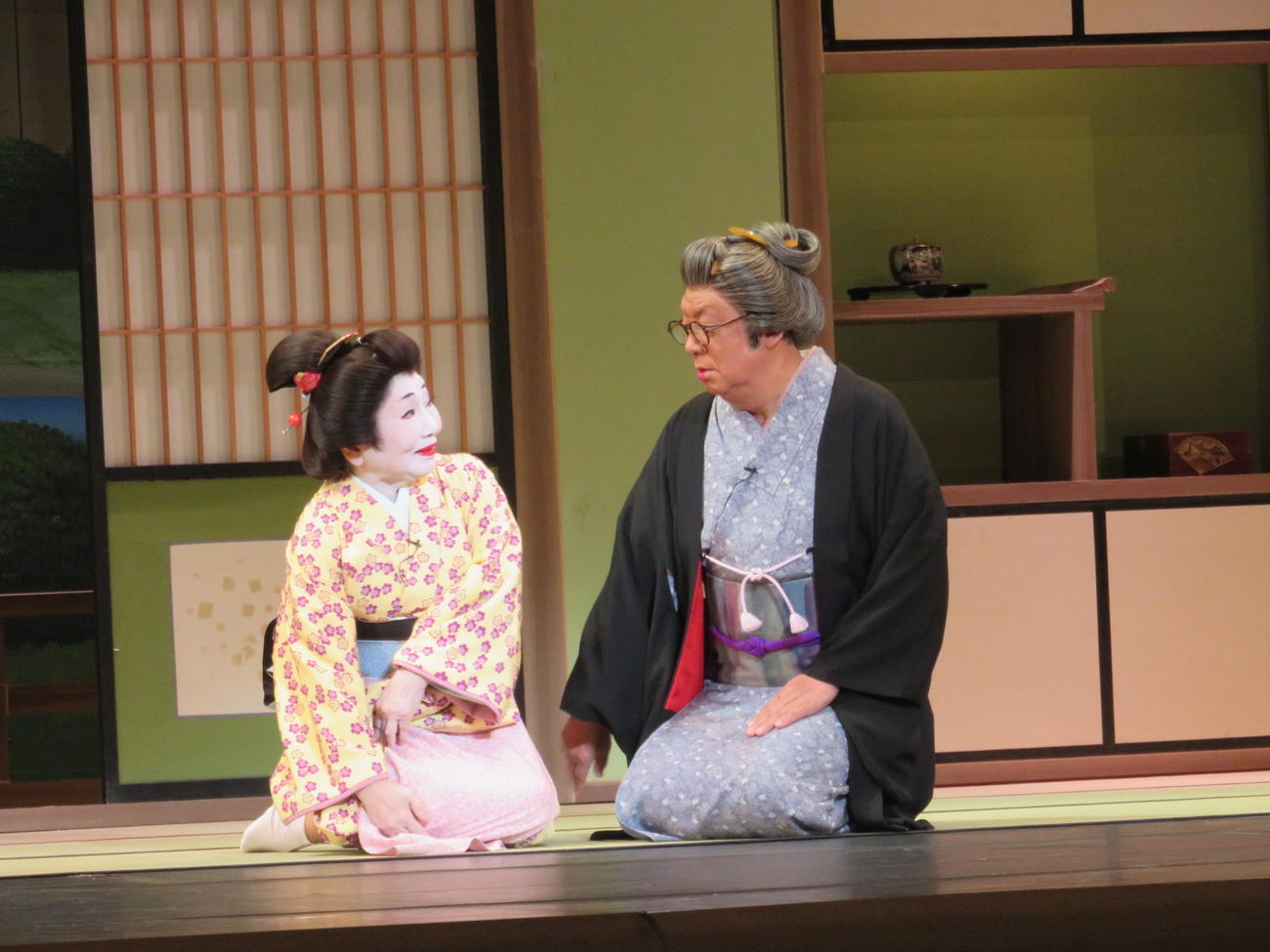 若奥様のおよし（泉ピン子）をいびり抜く大奥様のお清（梅沢富美男）