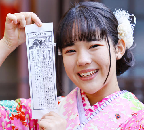 上原千果 めちゃくちゃ緊張しています ドキドキ 晴れ着でヒット祈願 芸能写真ニュース 日刊スポーツ