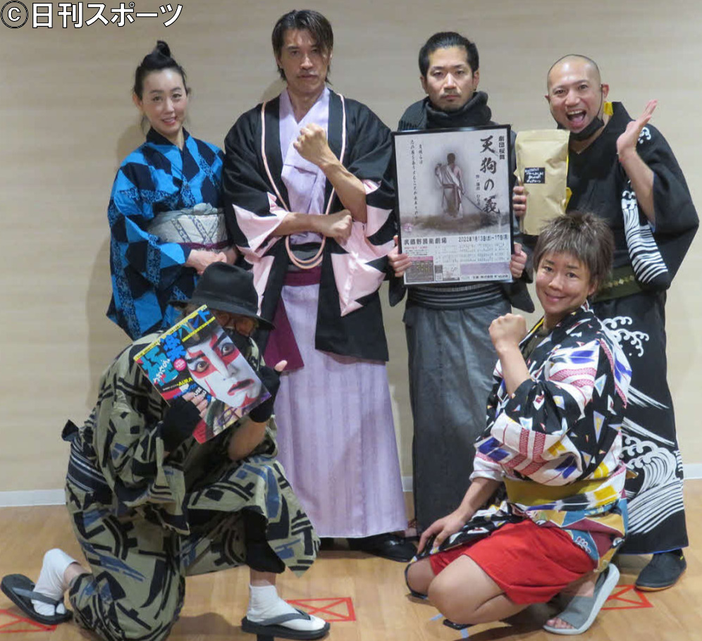 舞台「天狗の義」の出演者たち。前列左から氏神一番、楽しんご、後列左から北嶋マミ、松田優、宮島啓、渋谷りゅうき