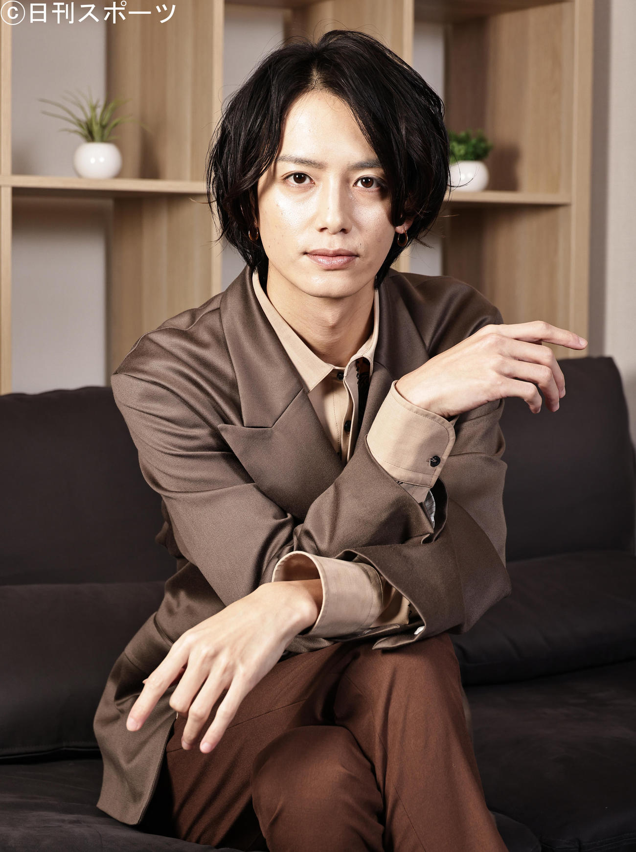クールな表情で決める小野健斗（撮影・中島郁夫）