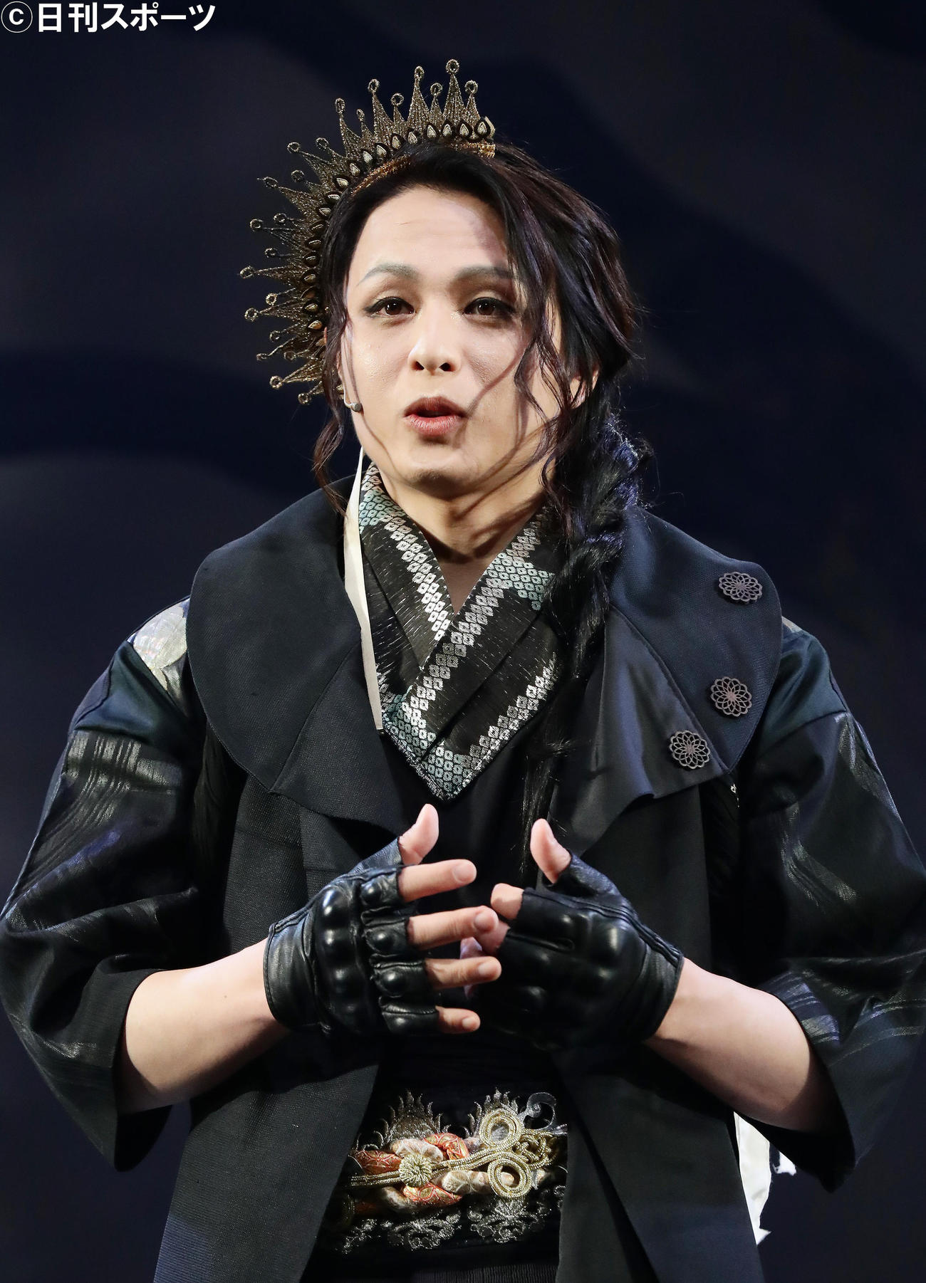 「天使は桜に舞い降りて」の囲み取材に応じる若手男性俳優集団D－BOYSの荒木宏文（撮影・丹羽敏通）