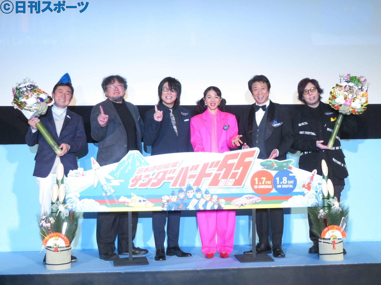 「サンダーバード55／GOGO」大新年会に登壇した、左から樋口真嗣監督、森川智之、満島ひかり、井上和彦、日野聡（撮影・村上幸将）