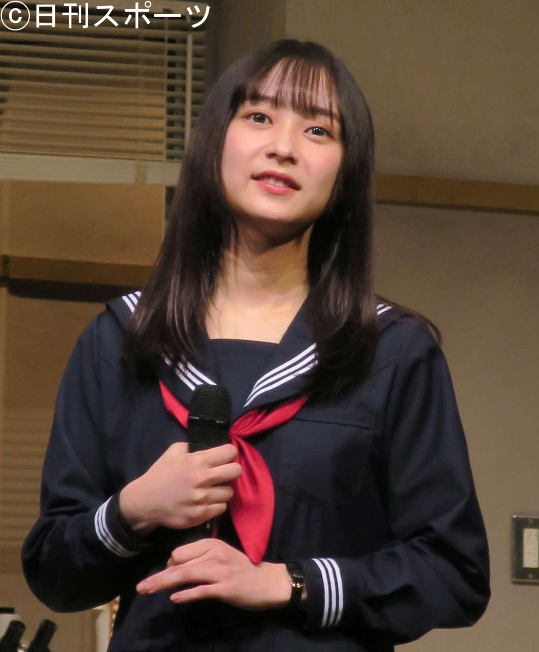 主演舞台「六番目の小夜子」初日取材会で意気込みを語る鈴木絢音