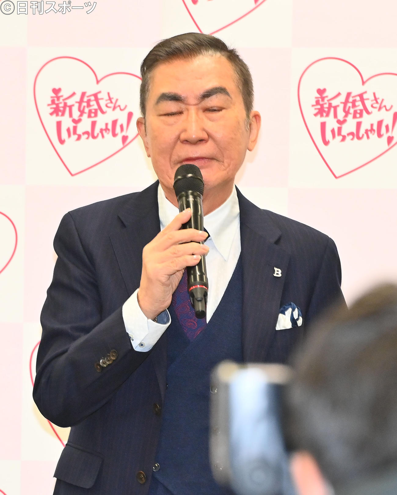 声を詰まらせながらABCテレビ「新婚さんいらっしゃい！」の卒業を発表する桂文枝（撮影・和賀正仁）