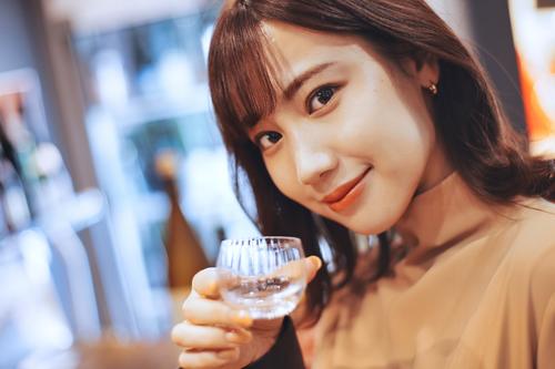 日本酒専門オンライン酒屋「ゆい酒店」を開業した元NMB48の高野祐依さん