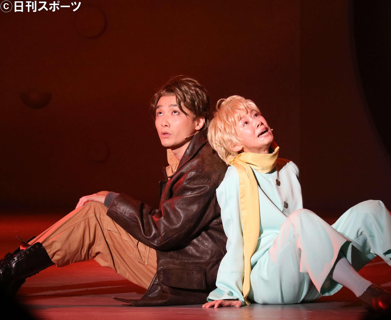 ミュージカル「リトルプリンス」の公開通し稽古を行った飛行士役の井上芳雄（左）、王子役の土居裕子（撮影・小林千穂）