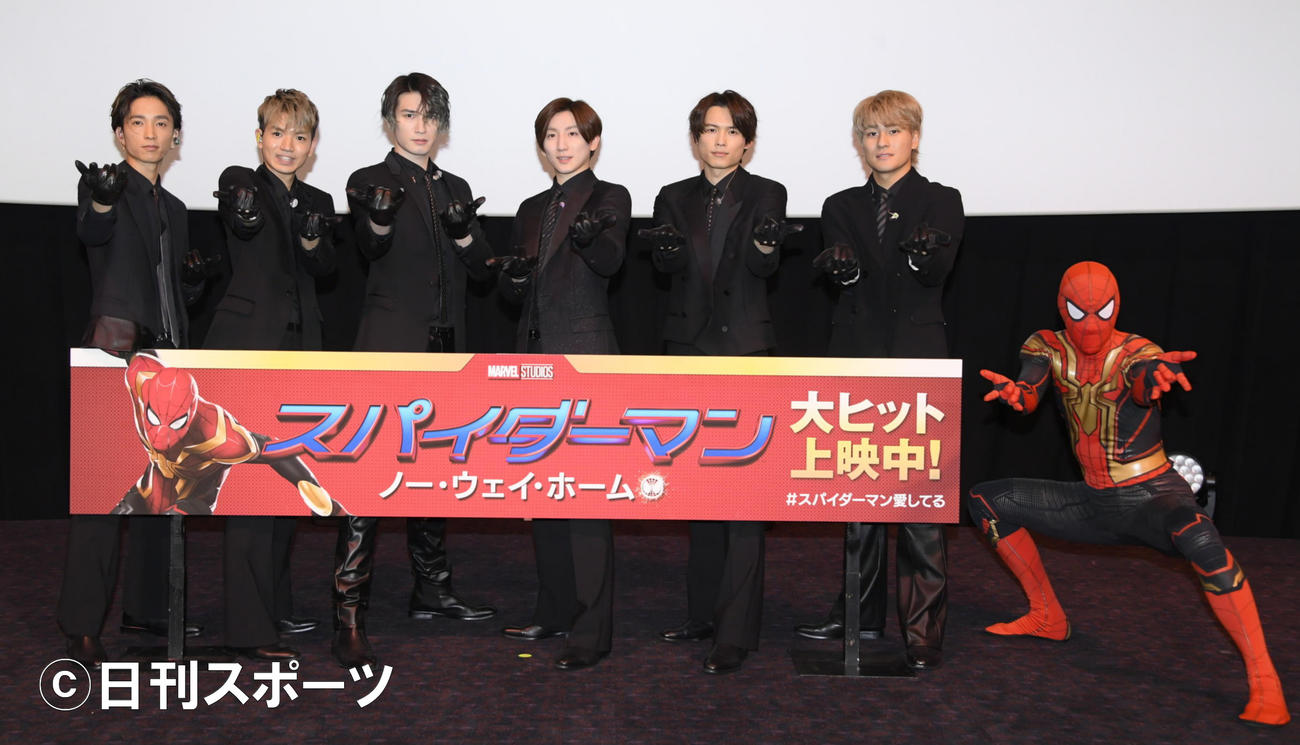 映画「スパイダーマン」の舞台あいさつに登壇したSixTONES。左から田中樹、高地優吾、ジェシー、京本大我、松村北斗、森本慎太郎