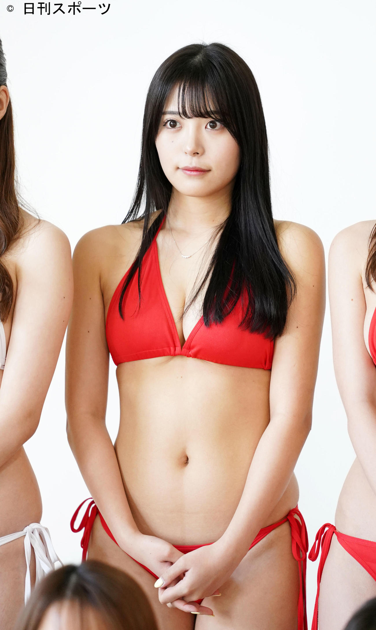 R・I・P新年撮影会で笑顔を見せる竹内花（撮影・横山健太）