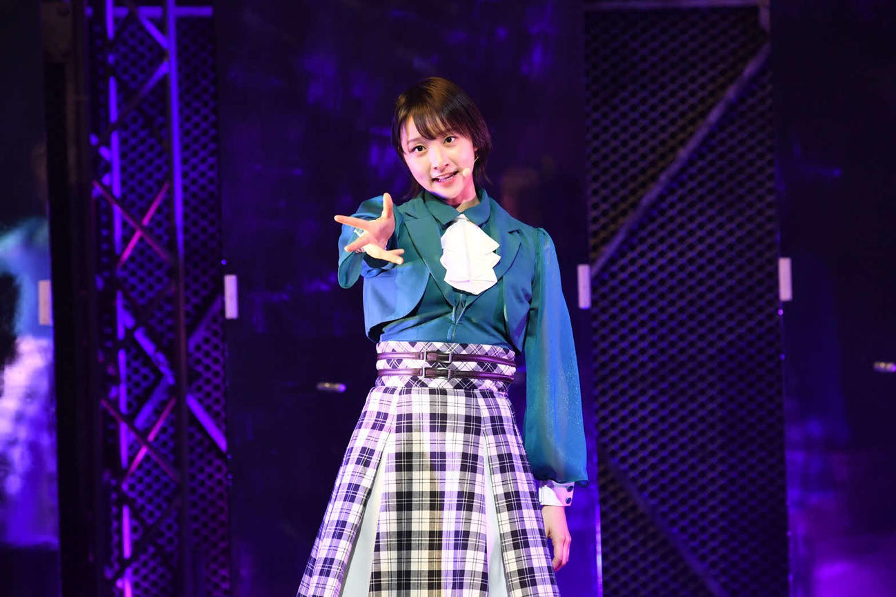 冬公演「Winter Story～きくたまこと卒団公演～」で歌う、きくたまこと　（Ｃ）Showtitle