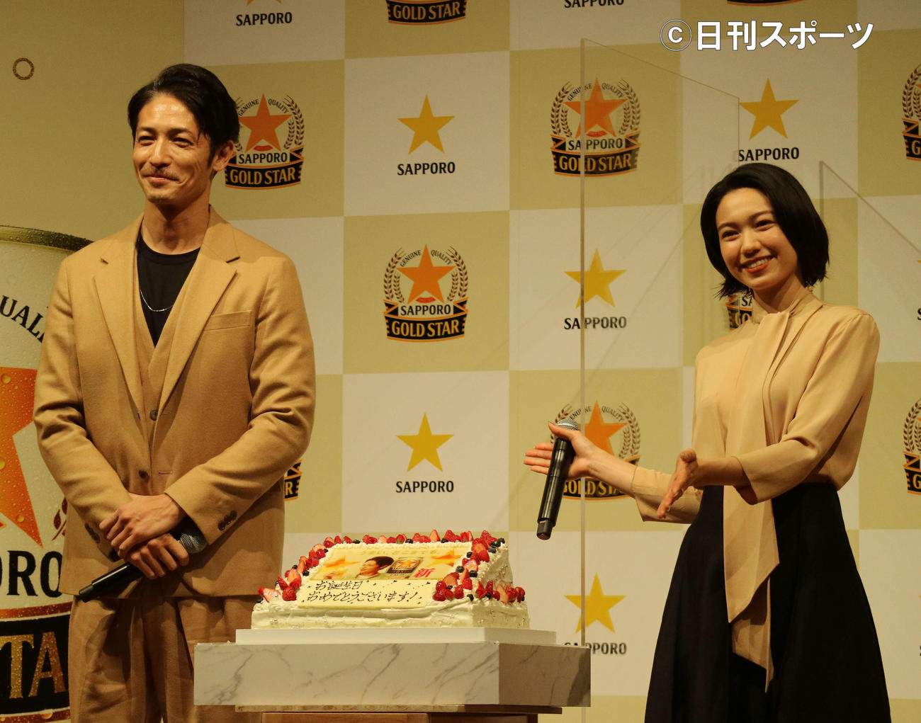 「サッポロ　GOLD STAR」の新CM発表会に出席した玉木宏（左）、二階堂ふみ（撮影・小林千穂）