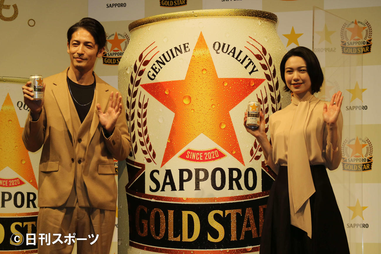 「サッポロ　GOLD STAR」の新CM発表会に出席した玉木宏（左）、二階堂ふみ（撮影・小林千穂）
