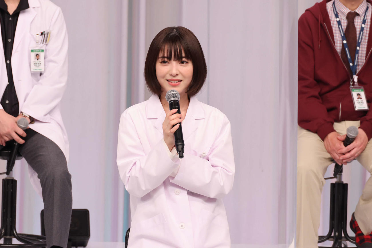 ドラマ「ドクターホワイト」の取材会に出席した浜辺美波