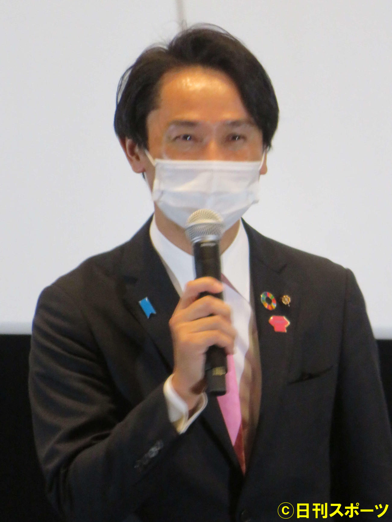 映画「ロード・オブ・ONARI～未来につなぐ想い～」試写会に登壇した、竹中直人の元マネジャーの関裕通川口市議会議長（撮影・村上幸将）