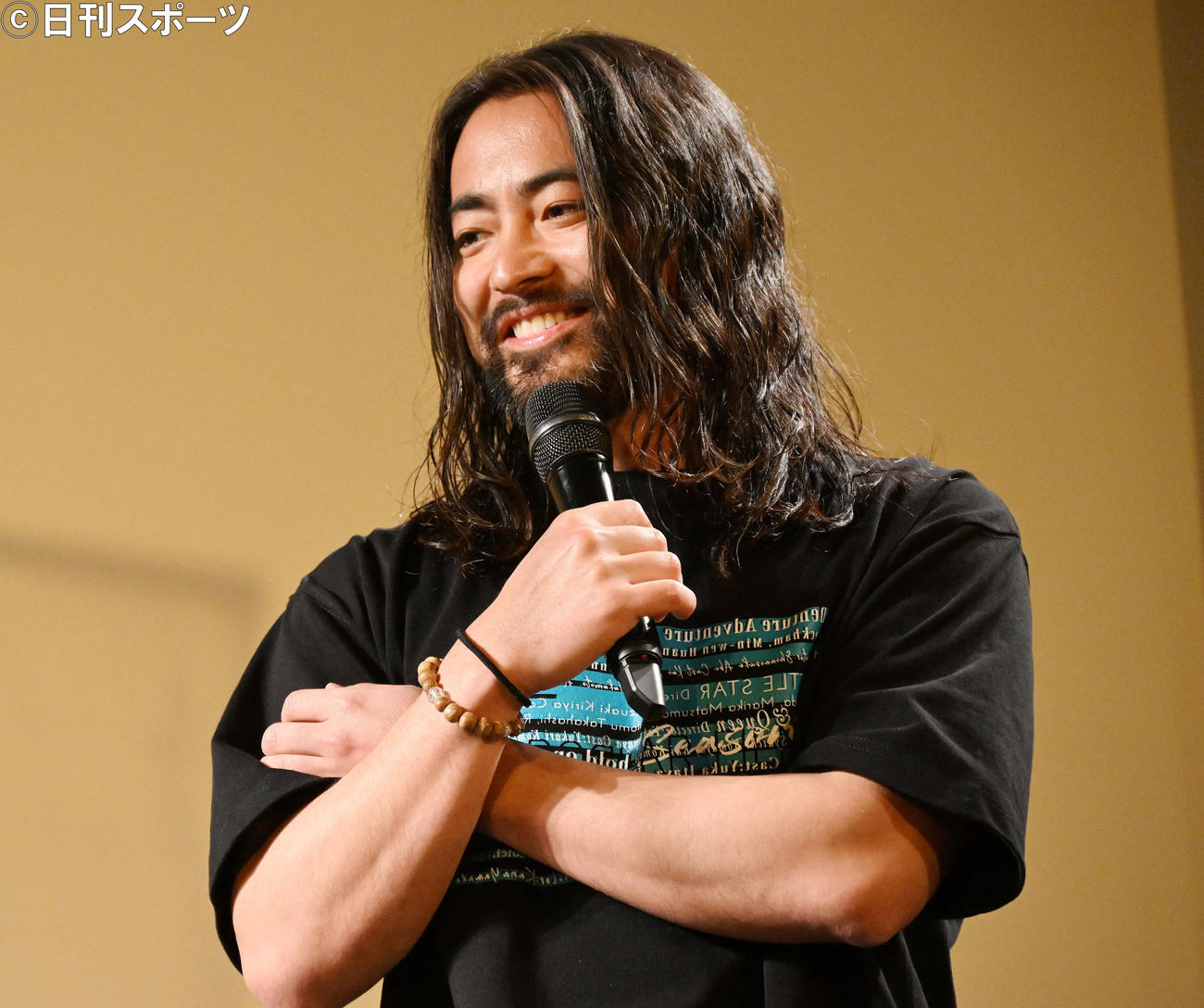 映画「MIRRORLIAR FILMS Season2」完成披露試写会舞台あいさつで笑顔の山田孝之（撮影・滝沢徹郎）