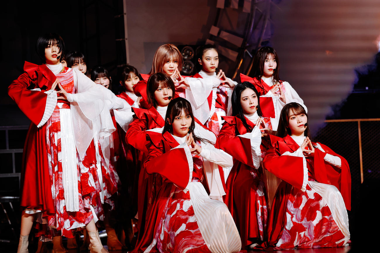 「BACKS LIVE！！」でパフォーマンスする櫻坂46