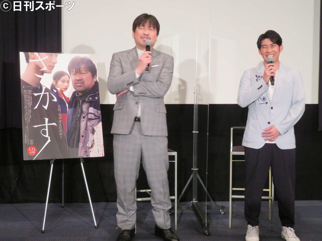 映画「さがす」公開直前イベントに登壇した佐藤二朗（左）と琉球風水志　シウマ（撮影・村上幸将）