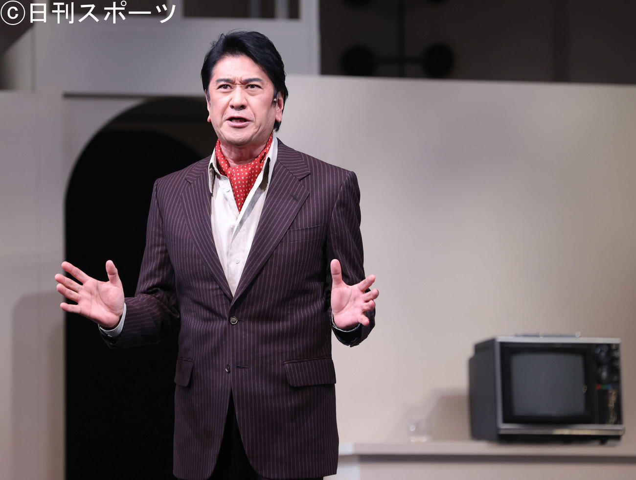 舞台「夜明けのうた」公開ゲネプロで熱演する川崎麻世（撮影・河田真司）