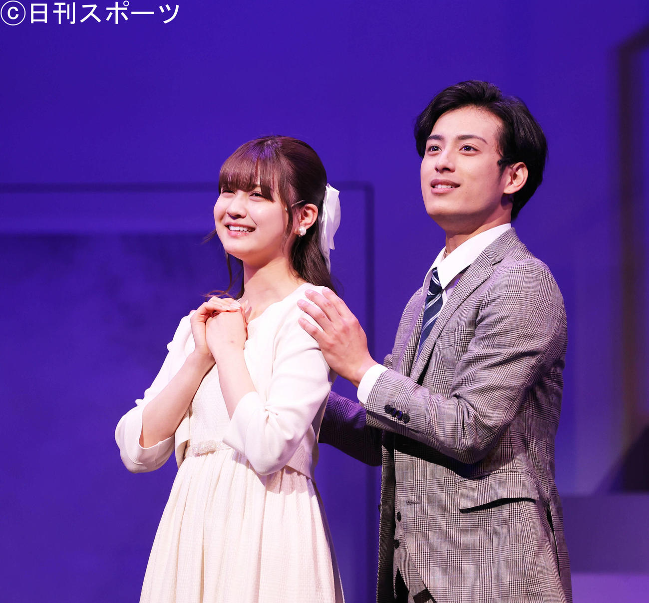 舞台「夜明けのうた」公開ゲネプロで熱演する中村麗乃（左）と武子直輝（撮影・河田真司）