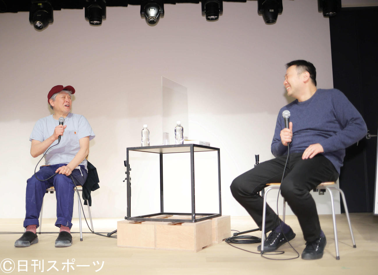 シモキタ－エキマエ－シネマ「K2」開館記念イベントの特別対談に臨む奈良美智（左）と濱口竜介監督（撮影・河田真司）