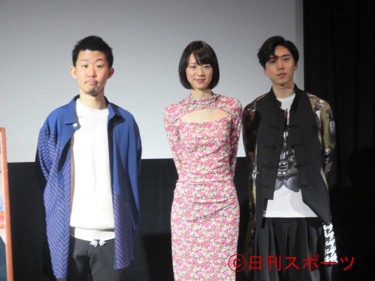 映画「フタリノセカイ」の舞台あいさつに出席した、左から飯塚花笑監督、片山友希、坂東龍汰