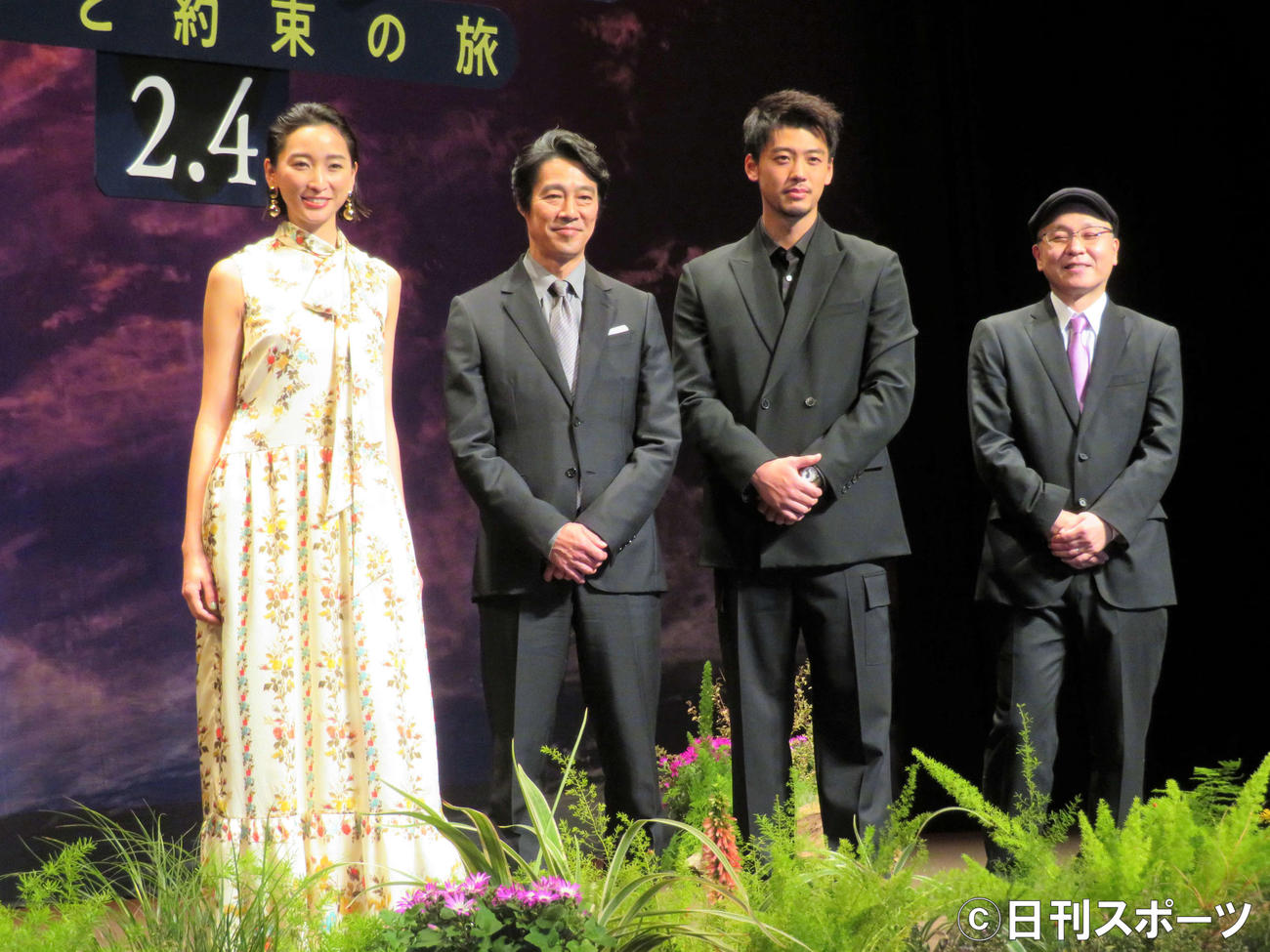アニメ映画「鹿の王　ユナと約束の旅」完成披露試写会に登壇した、左から杏、堤真一、竹内涼真、安藤雅司監督（撮影・三須佳夏）