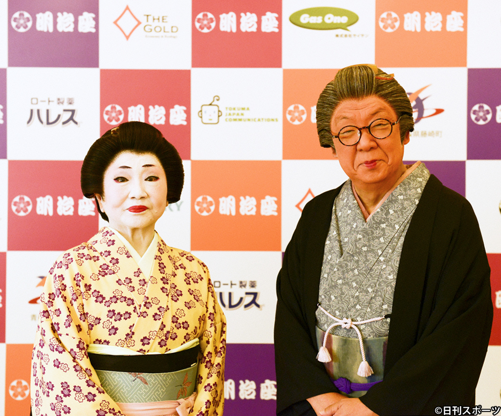 「梅沢富美男劇団　梅沢富美男特別公演　泉ピン子特別出演　後見人梅沢武生」の取材会に出席した泉ピン子（左）と梅沢富美男（2022年1月撮影）