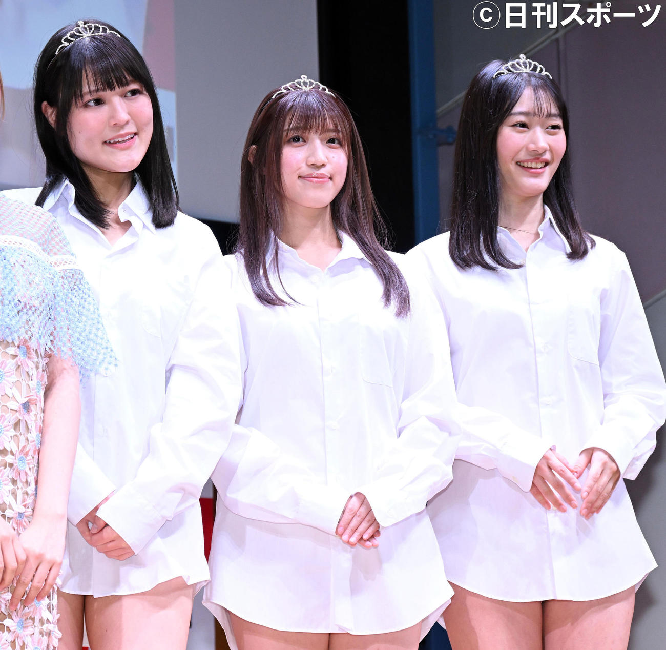 ミスFLASH2022グランプリを受賞した、左からmissha、大塚杏奈、笹岡郁未（撮影・滝沢徹郎）