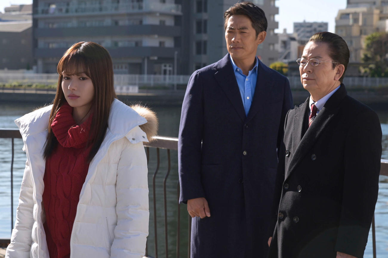 26日放送のテレビ朝日系「相棒season20」に出演する左から山本舞香、反町隆史、水谷豊