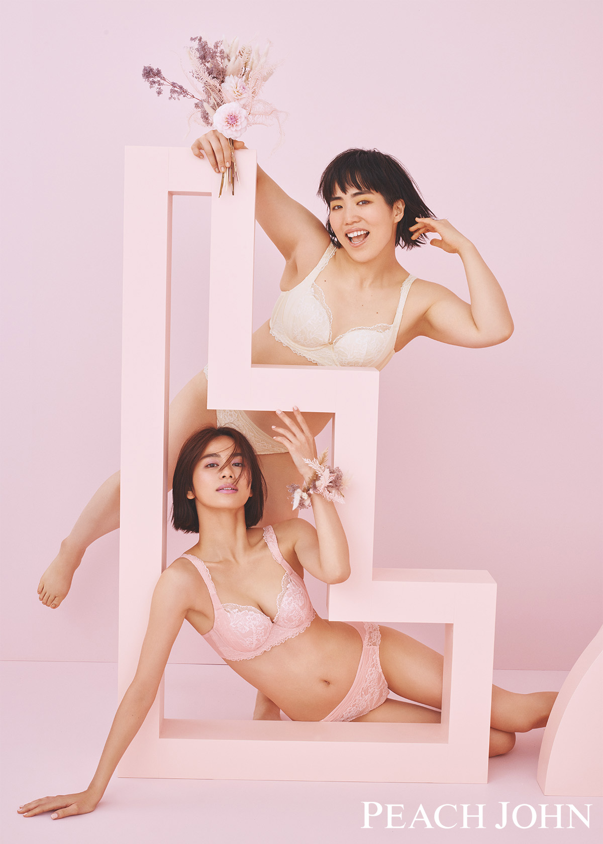 「PEACH JOHN」の新ミューズに就任した佐藤晴美（左）とゆりやんレトリィバァ