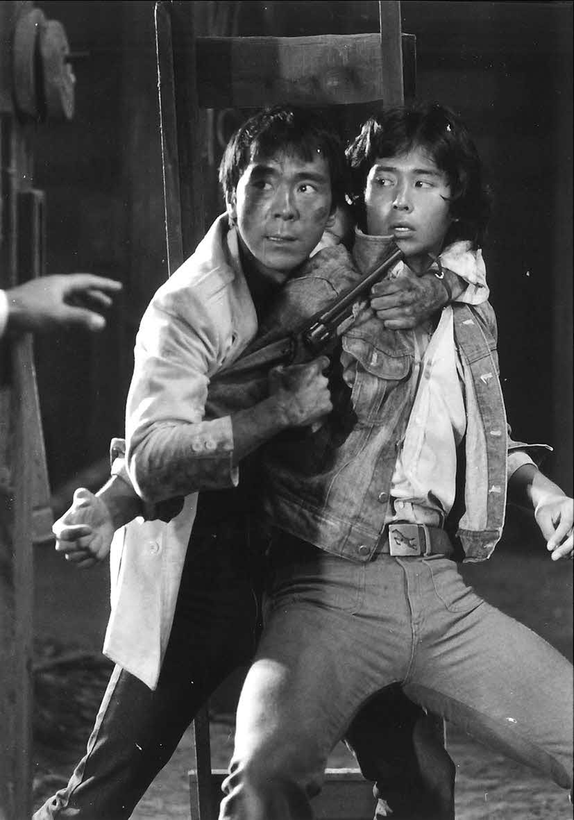 「西部警察　PART1」、「暴走刑事を撃て」の寺尾聰（左）