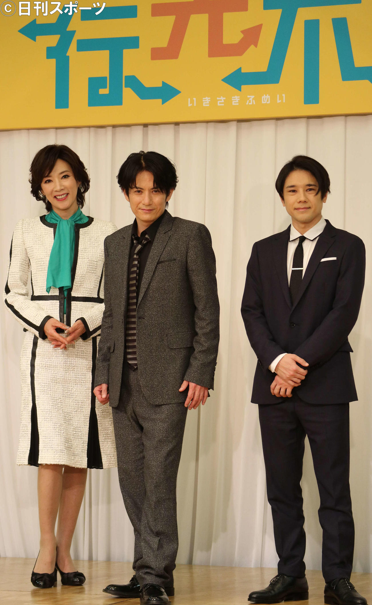 舞台「行先不明」の制作発表会見に出席した、左から真琴つばさ、佐藤アツヒロ、五関晃一（撮影・小林千穂）
