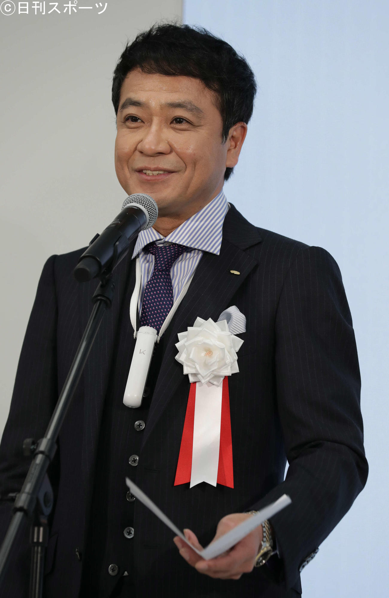 グランプリを発表する中山秀征（撮影・河野匠）