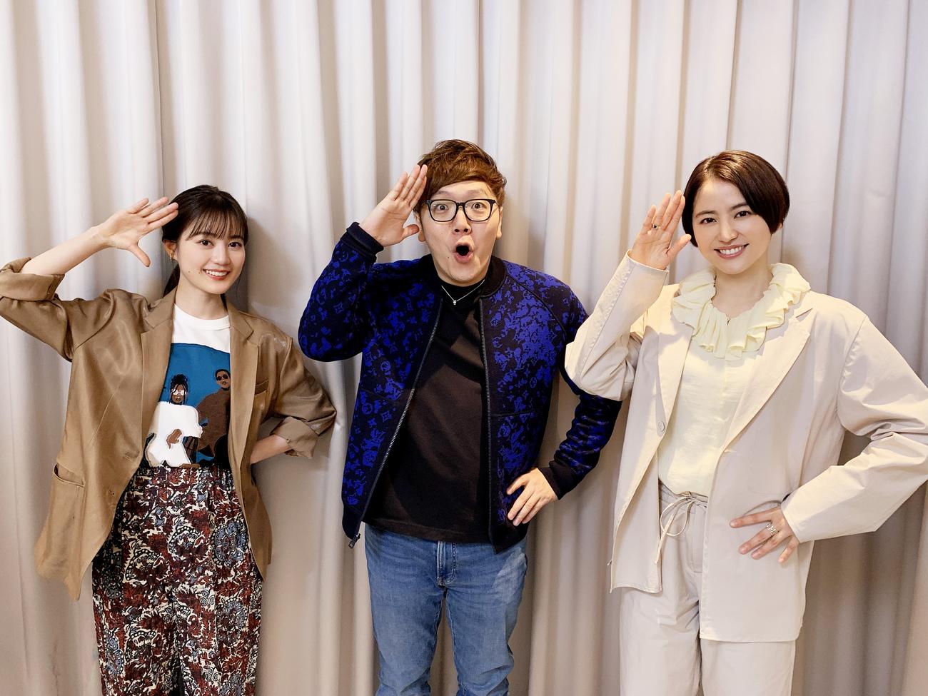 HIKAKIN（中央）とコラボした生田絵梨花（左）と長澤まさみ
