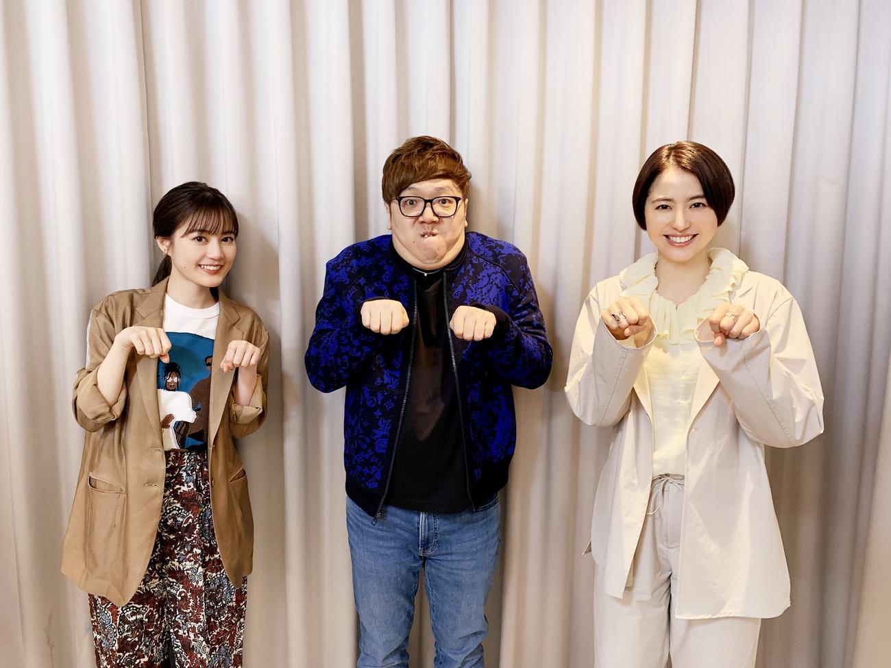 HIKAKIN（中央）とコラボした生田絵梨花（左）と長澤まさみ
