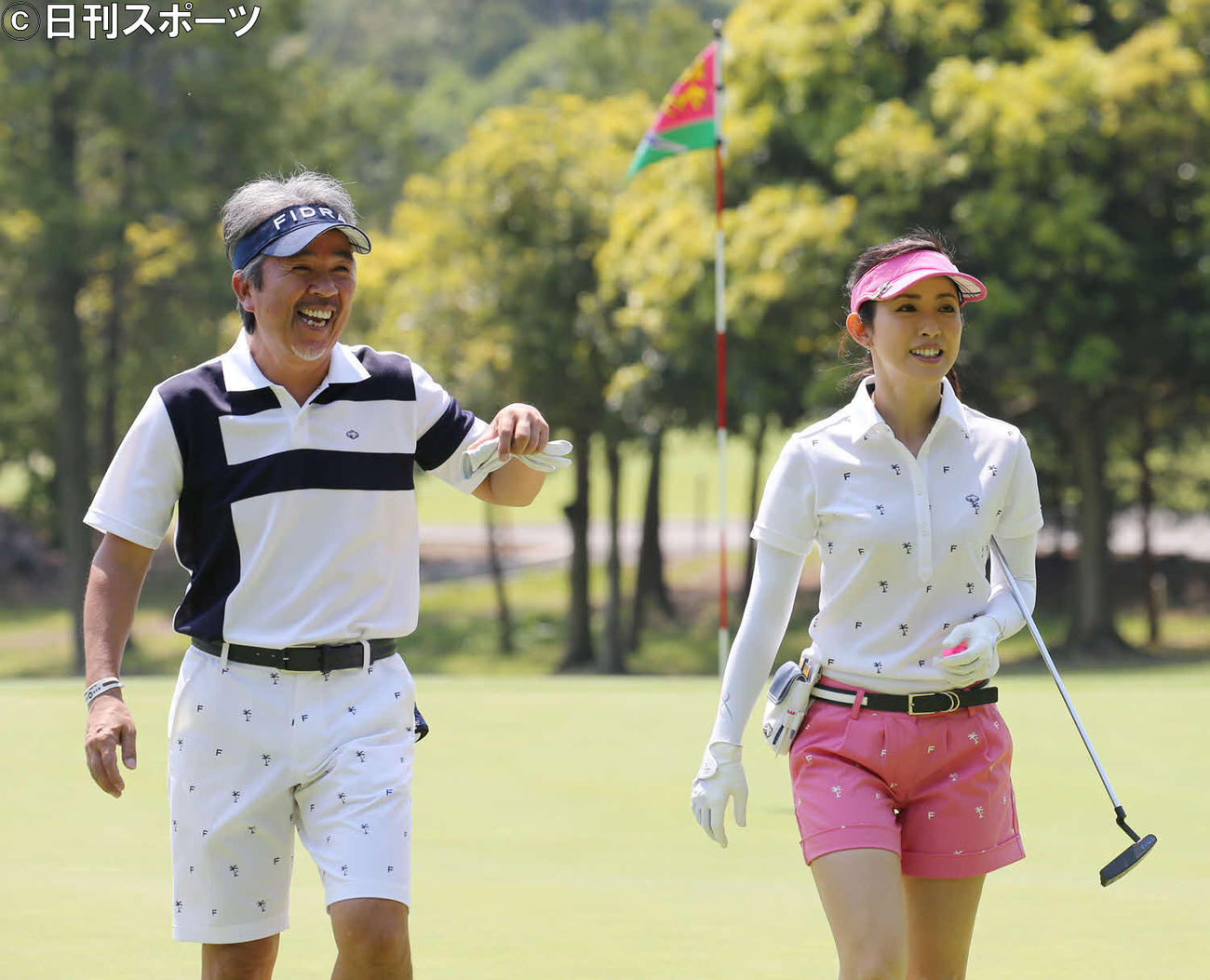 ゴルフ大会に参加したつまみ枝豆、江口ともみ夫妻（2015年5月撮影）