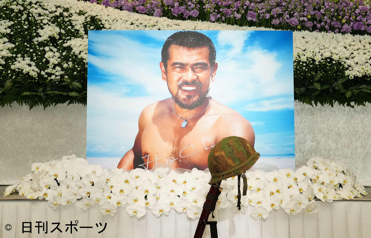 故千葉真一さんお別れ会の祭壇に飾られた写真（撮影・江口和貴）