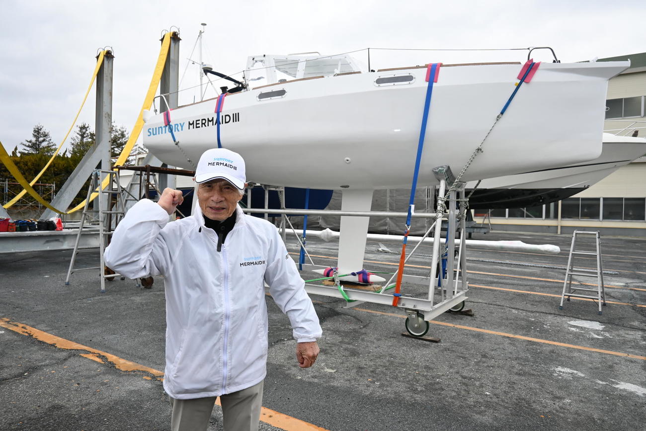 相棒「サントリーマーメイド3号」の引き渡しを実施した堀江謙一さん（撮影・松浦隆司）