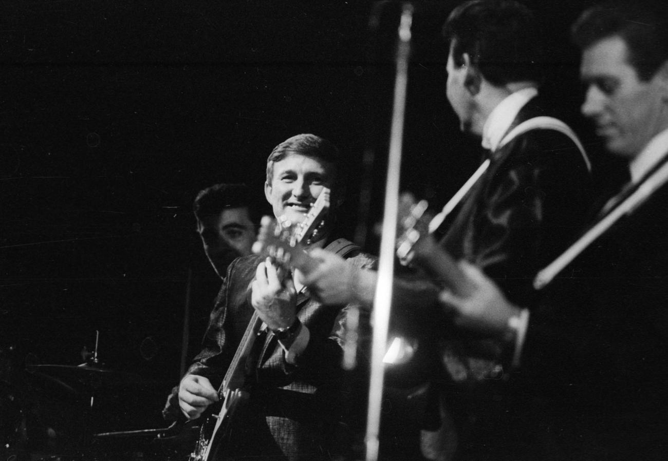 1966年3月　ザ・ベンチャーズ4度目の来日公演（左奥からメル・テイラー、ドン・ウィルソンさん、ノーキー･エドワーズ、ボブ･ボーグルさん）