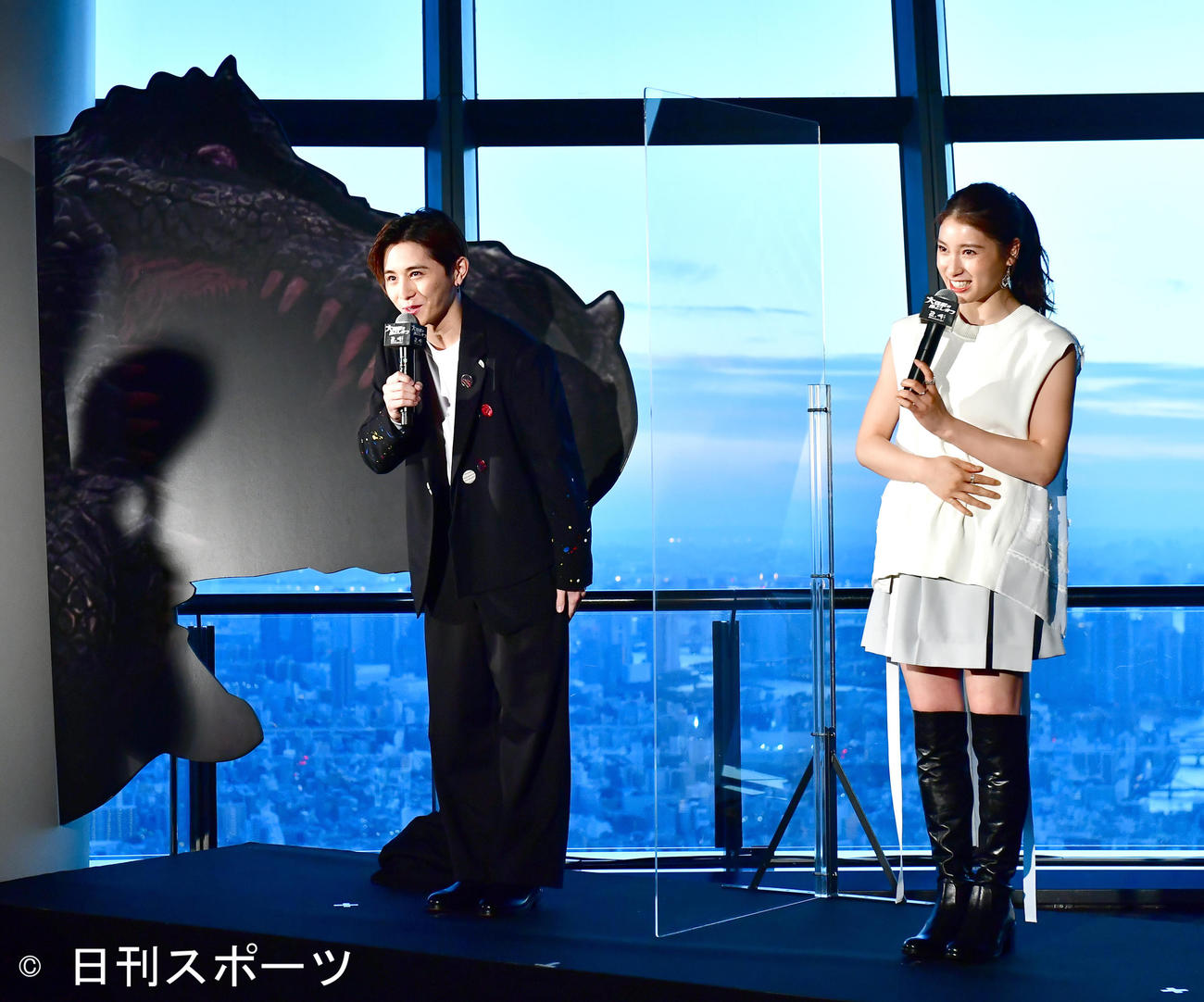 映画「大怪獣のあとしまつ」東京スカイツリー点灯大作戦に臨む山田涼介（左）と土屋太鳳（撮影・小沢裕）