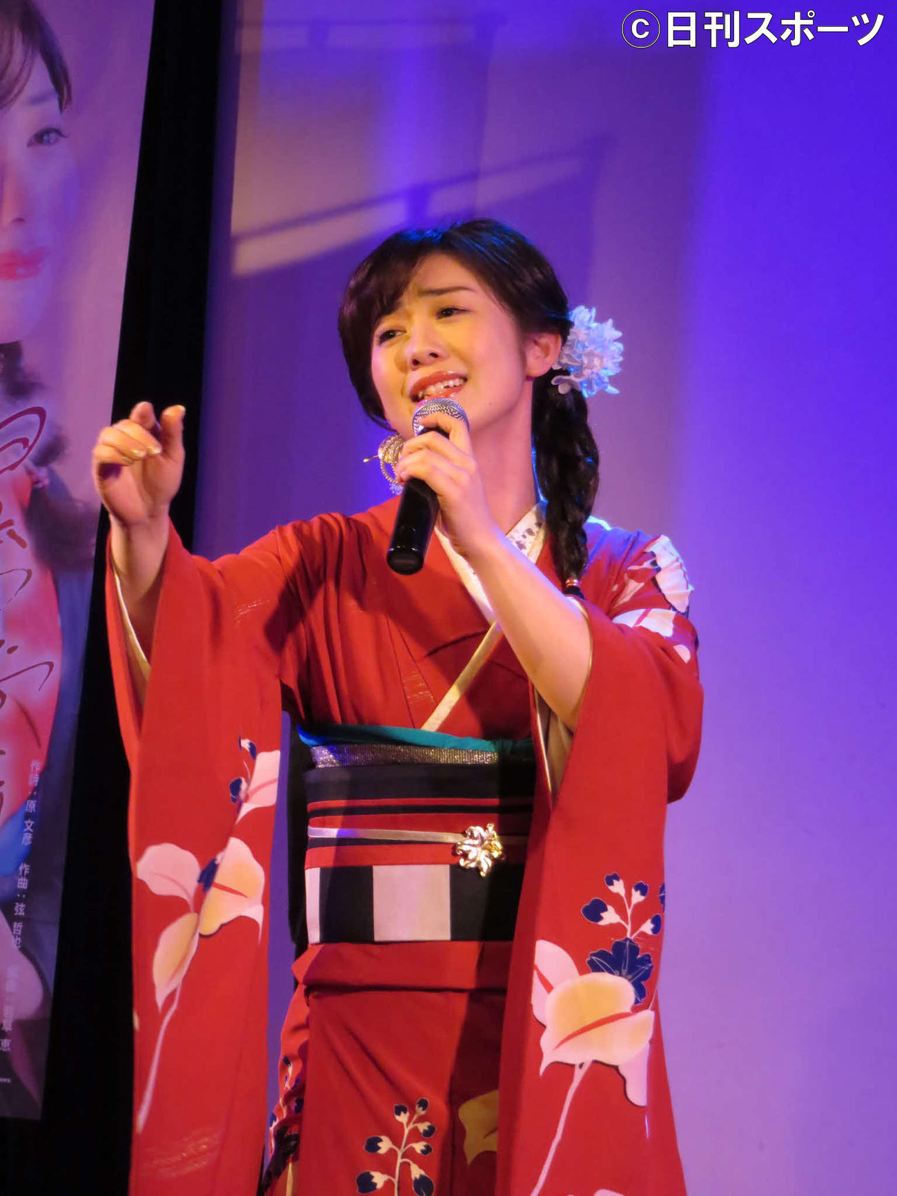 配信ライブを行った工藤あやの