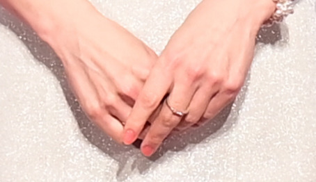 熊田曜子の左手薬指に指輪はなかった