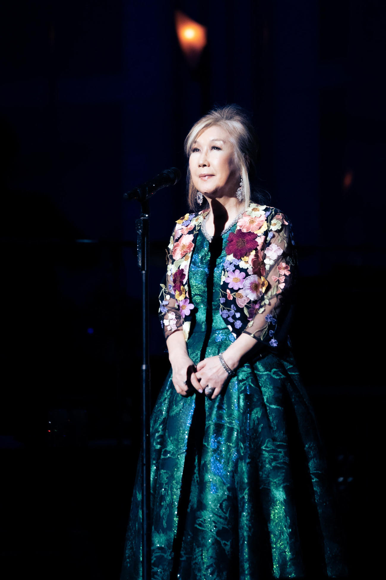 約2時間で全21曲を歌唱した高橋真梨子