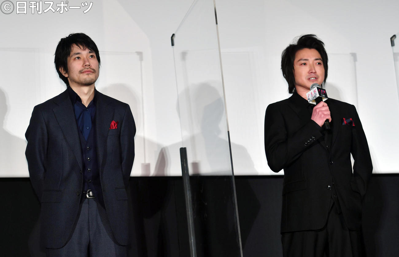 映画「ノイズ」の舞台あいさつをする松山ケンイチ（左）と藤原竜也（撮影・柴田隆二）