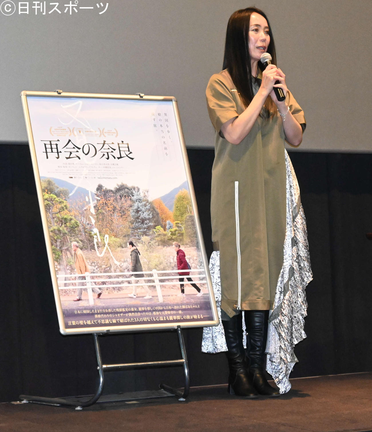 舞台あいさつに登壇した河瀬直美監督（撮影・松浦隆司）