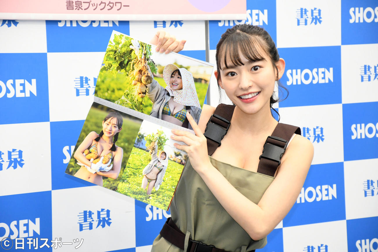 カレンダーブック「みんなのかなみん～すべての頑張る人たちへ～」発売イベントを行った高崎かなみ（撮影・大友陽平）
