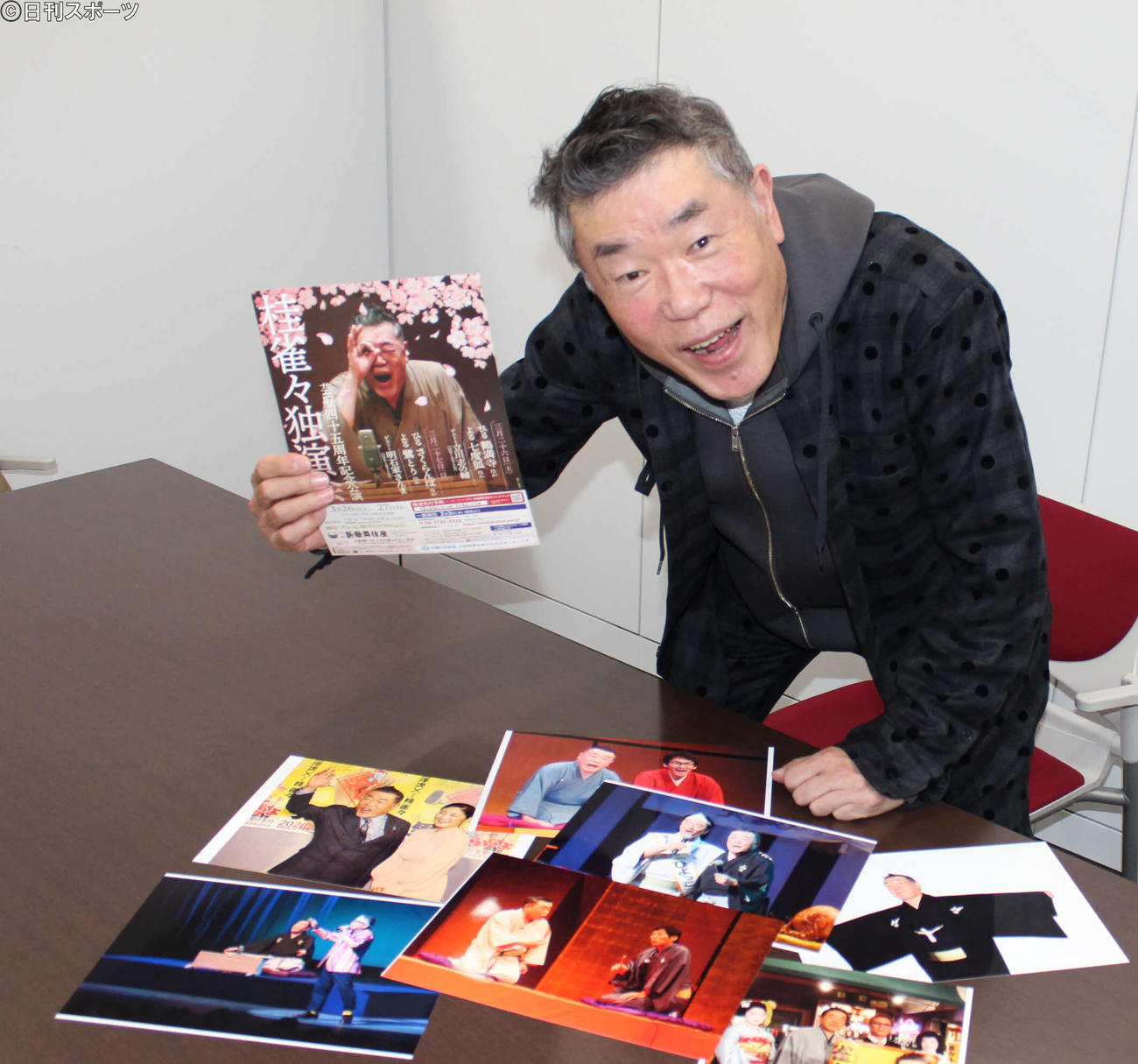 「芸歴45周年記念公演」PRのために来社した桂雀々（撮影・鎌田敏晴）