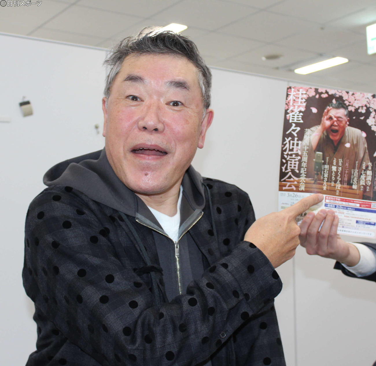 「芸歴45周年記念公演」PRのために来社した桂雀々（撮影・鎌田敏晴）
