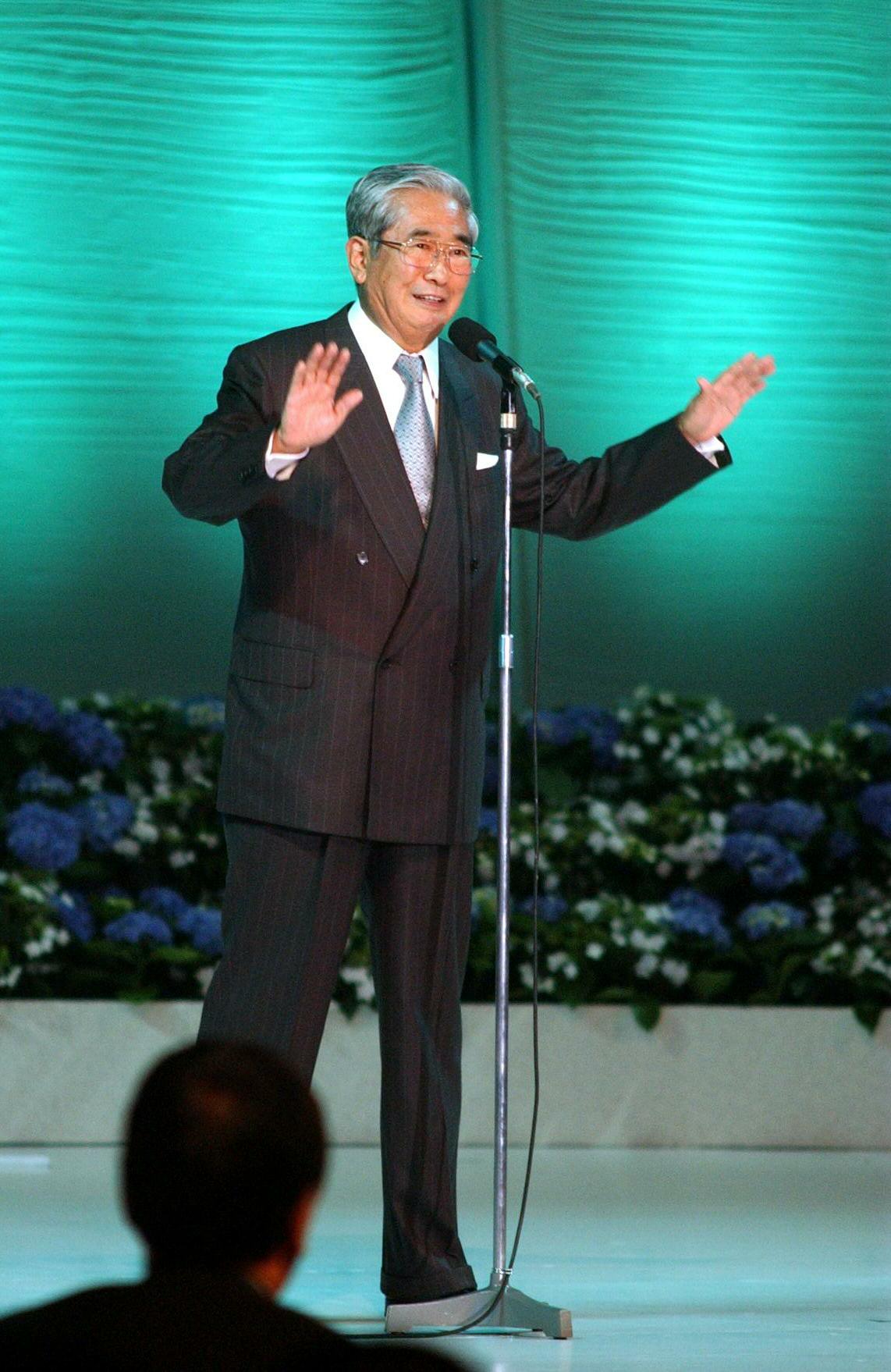 石原裕次郎さん17回忌法要で、あいさつする石原慎太郎さん（03年07月09日）